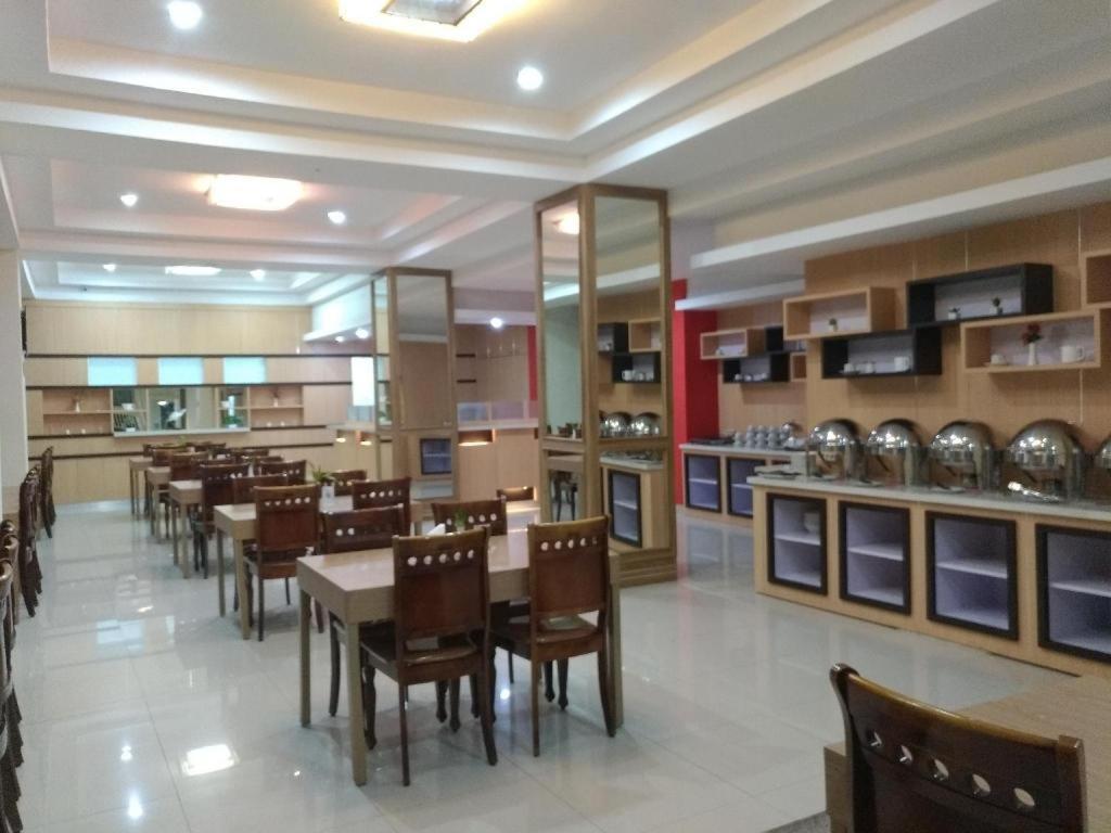 巴当班让朗卡约巴萨酒店 武吉丁宜 外观 照片